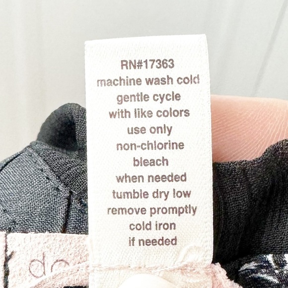 Donna Nadeau Black V Neck Asian Dark Floral Silky Nightgown - Picture 8 of 12